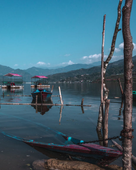Výhled na jezero Phewa v Pokhaře