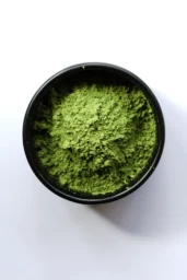 Mistička s premiovým matcha práškem s růží mátou a vanilkou